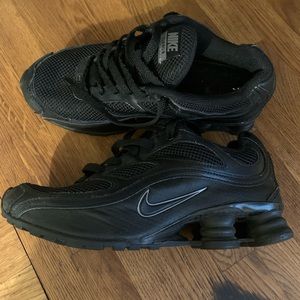 Black nike turbo shocks